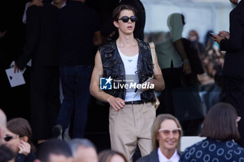 2024-06-16 - A guest leaves the Prada fashion show during the Milan Menswear Spring/Summer 2025 on June 16, 2024 in Milan, Italy. ©Photo: Cinzia Camela. - PRADA - SS 25 - CELEBRITIES - NEWS - FASHION