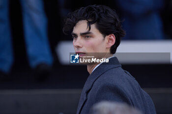 2024-06-16 - A guest leaves the Prada fashion show during the Milan Menswear Spring/Summer 2025 on June 16, 2024 in Milan, Italy. ©Photo: Cinzia Camela. - PRADA - SS 25 - CELEBRITIES - NEWS - FASHION