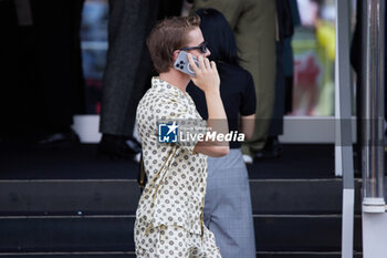 2024-06-16 - A guest leaves the Prada Spring/Summer 2025 Menswear Fashion Show on June 16, 2024 in Milan, Italy.©Photo: Cinzia Camela. - PRADA - SS 25 - CELEBRITIES - NEWS - FASHION