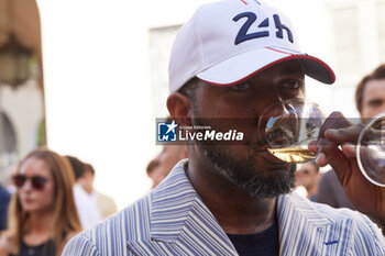 2024-06-16 - A guest is seen at the Tod's presentation during the Milan Menswear Spring/Summer 2025 on June 16, 2024 in Milan, Italy. ©Photo: Cinzia Camela. - TOD'S PRESENTATION - MILAN FASHION WEEK - MENSWEAR SS 25 - CELEBRITIES - NEWS - FASHION