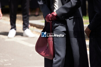 2024-06-17 - Sharl Corbeau (gloves and bag detail) is getting ready for the Gucci Men's Spring Summer 2025 Fashion Show during the Milan Fashion Week Menswear Spring/Summer 2025 at Triennale di Milano on June 17, 2024 in Milan, Italy. ©Photo: Cinzia Camela. - GUCCI - MEN'S SPRING SUMMER 2025 FASHION SHOW - CELEBRITIES - NEWS - FASHION