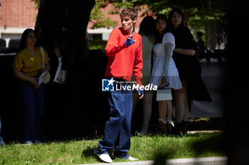 2024-06-17 - A guest is seen after the Gucci Men's Spring Summer 2025 Fashion Show during the Milan Fashion Week Menswear Spring/Summer 2025 at Triennale di Milano on June 17, 2024 in Milan, Italy. ©Photo: Cinzia Camela. - GUCCI - MEN'S SPRING SUMMER 2025 FASHION SHOW - CELEBRITIES - NEWS - FASHION