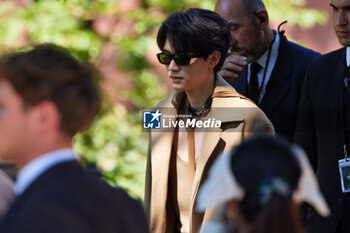 2024-06-17 - Zhou Yiran leaves the Gucci Men's Spring Summer 2025 Fashion Show during the Milan Fashion Week Menswear Spring/Summer 2025 at Triennale di Milano on June 17, 2024 in Milan, Italy. ©Photo: Cinzia Camela. - GUCCI - MEN'S SPRING SUMMER 2025 FASHION SHOW - CELEBRITIES - NEWS - FASHION