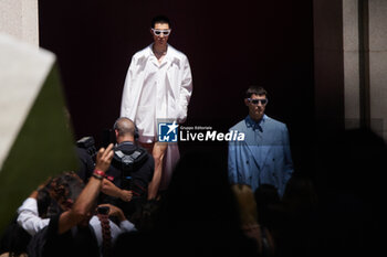 2024-06-17 - A model walks the runway the Gucci Men's Spring Summer 2025 Fashion Show during the Milan Fashion Week Menswear Spring/Summer 2025 at Triennale di Milano on June 17, 2024 in Milan, Italy. ©Photo: Cinzia Camela. - GUCCI - MILAN FASHION WEEK MEN'S SS 25 FASHION SHOW - OUTSIDE RUNWAY - NEWS - FASHION