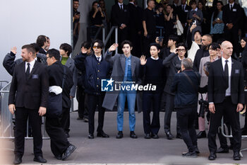 2024-09-19 - Heeseung, Jungwon, Niki, Park Sung-hoon, Sunoo, Jake and Jay from Enhypen arrive at the Prada fashion show during the Milan Womenswear Spring/Summer 2025 on September 19, 2024 in Milan, Italy. ©Photo: Cinzia Camela. - PRADA - ARRIVALS - MILAN FASHION WEEK - WOMENSWEAR SPRING/SUMMER 2025 - NEWS - FASHION