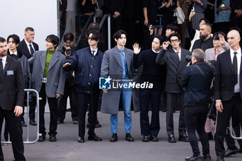 2024-09-19 - Heeseung, Jungwon, Niki, Park Sung-hoon, Sunoo, Jake and Jay from Enhypen arrive at the Prada fashion show during the Milan Womenswear Spring/Summer 2025 on September 19, 2024 in Milan, Italy. ©Photo: Cinzia Camela. - PRADA - ARRIVALS - MILAN FASHION WEEK - WOMENSWEAR SPRING/SUMMER 2025 - NEWS - FASHION