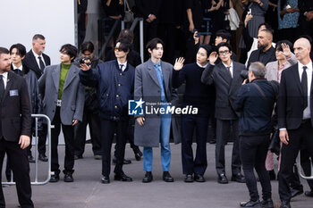 2024-09-19 - Heeseung, Jungwon, Niki, Park Sung-hoon, Sunoo, Jake and Jay from Enhypen arrive at the Prada fashion show during the Milan Womenswear Spring/Summer 2025 on September 19, 2024 in Milan, Italy. ©Photo: Cinzia Camela. - PRADA - ARRIVALS - MILAN FASHION WEEK - WOMENSWEAR SPRING/SUMMER 2025 - NEWS - FASHION