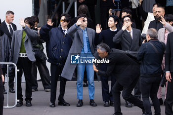 2024-09-19 - Jungwon, Niki, Park Sung-hoon, Sunoo, Jake and Jay from Enhypen arrive at the Prada fashion show during the Milan Womenswear Spring/Summer 2025 on September 19, 2024 in Milan, Italy. ©Photo: Cinzia Camela. - PRADA - ARRIVALS - MILAN FASHION WEEK - WOMENSWEAR SPRING/SUMMER 2025 - NEWS - FASHION