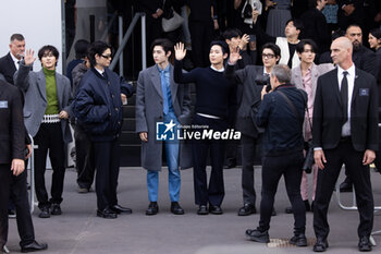 2024-09-19 - Jungwon, Niki, Park Sung-hoon, Sunoo, Jake and Jay from Enhypen arrive at the Prada fashion show during the Milan Womenswear Spring/Summer 2025 on September 19, 2024 in Milan, Italy. ©Photo: Cinzia Camela. - PRADA - ARRIVALS - MILAN FASHION WEEK - WOMENSWEAR SPRING/SUMMER 2025 - NEWS - FASHION