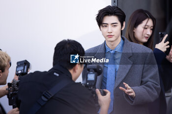 2024-09-19 - Park Sung-hoon arrives at the Prada fashion show during the Milan Womenswear Spring/Summer 2025 on September 19, 2024 in Milan, Italy. ©Photo: Cinzia Camela. - PRADA - ARRIVALS - MILAN FASHION WEEK - WOMENSWEAR SPRING/SUMMER 2025 - NEWS - FASHION