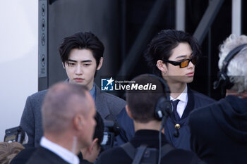 2024-09-19 - Park Sung-hoon and Niki arrive at the Prada fashion show during the Milan Womenswear Spring/Summer 2025 on September 19, 2024 in Milan, Italy. ©Photo: Cinzia Camela. - PRADA - ARRIVALS - MILAN FASHION WEEK - WOMENSWEAR SPRING/SUMMER 2025 - NEWS - FASHION