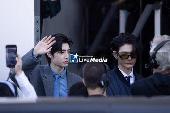 2024-09-19 - Park Sung-hoon and Niki arrive at the Prada fashion show during the Milan Womenswear Spring/Summer 2025 on September 19, 2024 in Milan, Italy. ©Photo: Cinzia Camela. - PRADA - ARRIVALS - MILAN FASHION WEEK - WOMENSWEAR SPRING/SUMMER 2025 - NEWS - FASHION