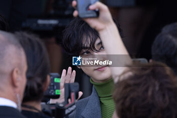 2024-09-19 - Jungwon arrives at the Prada fashion show during the Milan Womenswear Spring/Summer 2025 on September 19, 2024 in Milan, Italy. ©Photo: Cinzia Camela. - PRADA - ARRIVALS - MILAN FASHION WEEK - WOMENSWEAR SPRING/SUMMER 2025 - NEWS - FASHION