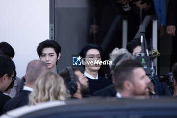 2024-09-19 - Park Sung-hoon and Sunoo from Enhypen arrive at the Prada fashion show during the Milan Womenswear Spring/Summer 2025 on September 19, 2024 in Milan, Italy. ©Photo: Cinzia Camela. - PRADA - ARRIVALS - MILAN FASHION WEEK - WOMENSWEAR SPRING/SUMMER 2025 - NEWS - FASHION