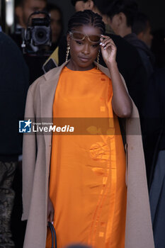 2024-09-19 - A guest arrives at the Prada fashion show during the Milan Womenswear Spring/Summer 2025 on September 19, 2024 in Milan, Italy. ©Photo: Cinzia Camela. - PRADA - ARRIVALS - MILAN FASHION WEEK - WOMENSWEAR SPRING/SUMMER 2025 - NEWS - FASHION