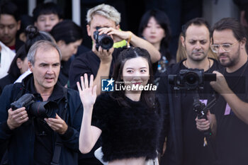 2024-09-19 - Mei Nagano arrives at the Prada fashion show during the Milan Womenswear Spring/Summer 2025 on September 19, 2024 in Milan, Italy. ©Photo: Cinzia Camela. - PRADA - ARRIVALS - MILAN FASHION WEEK - WOMENSWEAR SPRING/SUMMER 2025 - NEWS - FASHION