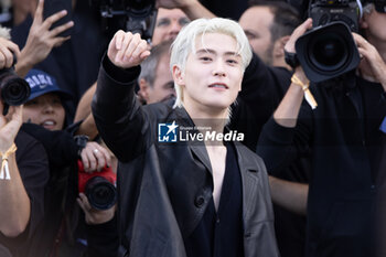 2024-09-19 - Jaehyun arrives at the Prada fashion show during the Milan Womenswear Spring/Summer 2025 on September 19, 2024 in Milan, Italy. ©Photo: Cinzia Camela. - PRADA - ARRIVALS - MILAN FASHION WEEK - WOMENSWEAR SPRING/SUMMER 2025 - NEWS - FASHION