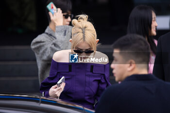 2024-09-19 - A guest leaves the Prada fashion show during the Milan Womenswear Spring/Summer 2025 on September 19, 2024 in Milan, Italy. ©Photo: Cinzia Camela. - PRADA - ARRIVALS - MILAN FASHION WEEK - WOMENSWEAR SPRING/SUMMER 2025 - NEWS - FASHION