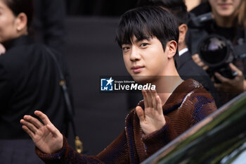 2024-09-20 - Jin of BTS arrives at the Gucci Women's Spring Summer 2025 Fashion Show during the Milan Fashion Week Womenswear Spring/Summer 2025 at Triennale di Milano on September 20, 2024 in Milan, Italy. ©Photo: Cinzia Camela. - GUCCI - ARRIVALS - WOMEN'S SPRING SUMMER 2025 FASHION SHOW  - NEWS - FASHION