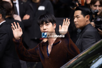 2024-09-20 - Jin of BTS arrives at the Gucci Women's Spring Summer 2025 Fashion Show during the Milan Fashion Week Womenswear Spring/Summer 2025 at Triennale di Milano on September 20, 2024 in Milan, Italy. ©Photo: Cinzia Camela. - GUCCI - ARRIVALS - WOMEN'S SPRING SUMMER 2025 FASHION SHOW  - NEWS - FASHION