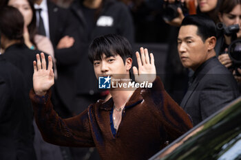 2024-09-20 - Jin of BTS arrives at the Gucci Women's Spring Summer 2025 Fashion Show during the Milan Fashion Week Womenswear Spring/Summer 2025 at Triennale di Milano on September 20, 2024 in Milan, Italy. ©Photo: Cinzia Camela. - GUCCI - ARRIVALS - WOMEN'S SPRING SUMMER 2025 FASHION SHOW  - NEWS - FASHION