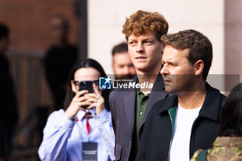 2024-09-20 - Jannik Sinner and a guest attend the Gucci Women's Spring Summer 2025 Fashion Show during the Milan Fashion Week Womenswear Spring/Summer 2025 at Triennale di Milano on September 20, 2024 in Milan, Italy. ©Photo: Cinzia Camela - GUCCI - ARRIVALS - WOMEN'S SPRING SUMMER 2025 FASHION SHOW  - NEWS - FASHION