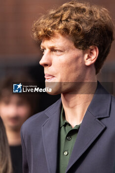 2024-09-20 - Jannik Sinner attends the Gucci Women's Spring Summer 2025 Fashion Show during the Milan Fashion Week Womenswear Spring/Summer 2025 at Triennale di Milano on September 20, 2024 in Milan, Italy. ©Photo: Cinzia Camela - GUCCI - ARRIVALS - WOMEN'S SPRING SUMMER 2025 FASHION SHOW  - NEWS - FASHION