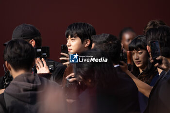 2024-09-20 - Jin, of BTS, attends the Gucci Women's Spring Summer 2025 Fashion Show during the Milan Fashion Week Womenswear Spring/Summer 2025 at Triennale di Milano on September 20, 2024 in Milan, Italy. ©Photo: Cinzia Camela - GUCCI - ARRIVALS - WOMEN'S SPRING SUMMER 2025 FASHION SHOW  - NEWS - FASHION