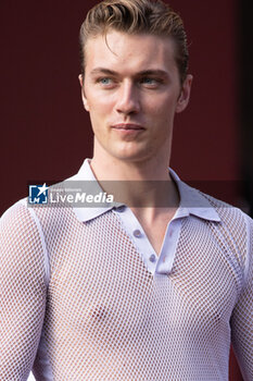 2024-09-20 - Lucky Blue Smith leaves the Gucci Women's Spring Summer 2025 Fashion Show during the Milan Fashion Week Womenswear Spring/Summer 2025 at Triennale di Milano on September 20, 2024 in Milan, Italy. ©Photo: Cinzia Camela - GUCCI - ARRIVALS - WOMEN'S SPRING SUMMER 2025 FASHION SHOW  - NEWS - FASHION