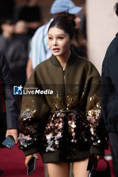 2024-09-20 - A guest attends the Gucci Women's Spring Summer 2025 Fashion Show during the Milan Fashion Week Womenswear Spring/Summer 2025 at Triennale di Milano on September 20, 2024 in Milan, Italy. ©Photo: Cinzia Camela - GUCCI - ARRIVALS - WOMEN'S SPRING SUMMER 2025 FASHION SHOW  - NEWS - FASHION