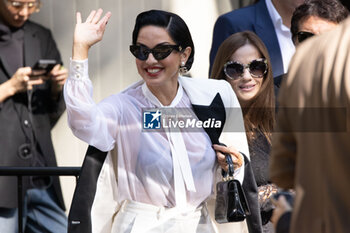 2024-09-21 - Paola Iezzi e Chiara Iezzi arrive at the Dolce & Gabbana fashion show during the Milan Womenswear Spring/Summer 2025 on September 21, 2024 in Milan, Italy. ©Photo: Cinzia Camela. - DOLCE & GABBANA - ARRIVALS - MILAN FASHION WEEK - WOMENSWEAR SPRING/SUMMER 2025 - NEWS - FASHION