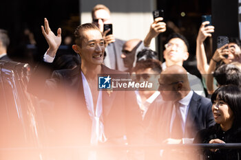 2024-09-21 - A guest arrives at the Dolce & Gabbana fashion show during the Milan Womenswear Spring/Summer 2025 on September 21, 2024 in Milan, Italy. ©Photo: Cinzia Camela. - DOLCE & GABBANA - ARRIVALS - MILAN FASHION WEEK - WOMENSWEAR SPRING/SUMMER 2025 - NEWS - FASHION