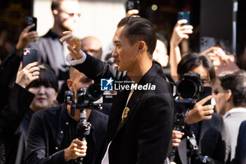 2024-09-21 - A guest arrives at the Dolce & Gabbana fashion show during the Milan Womenswear Spring/Summer 2025 on September 21, 2024 in Milan, Italy. ©Photo: Cinzia Camela. - DOLCE & GABBANA - ARRIVALS - MILAN FASHION WEEK - WOMENSWEAR SPRING/SUMMER 2025 - NEWS - FASHION