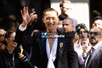 2024-09-21 - A guest arrives at the Dolce & Gabbana fashion show during the Milan Womenswear Spring/Summer 2025 on September 21, 2024 in Milan, Italy. ©Photo: Cinzia Camela. - DOLCE & GABBANA - ARRIVALS - MILAN FASHION WEEK - WOMENSWEAR SPRING/SUMMER 2025 - NEWS - FASHION