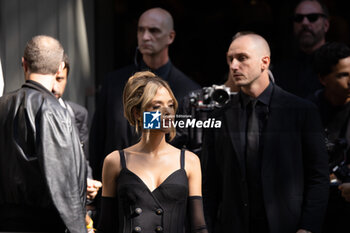 2024-09-21 - A guest arrives at the Dolce & Gabbana fashion show during the Milan Womenswear Spring/Summer 2025 on September 21, 2024 in Milan, Italy. ©Photo: Cinzia Camela. - DOLCE & GABBANA - ARRIVALS - MILAN FASHION WEEK - WOMENSWEAR SPRING/SUMMER 2025 - NEWS - FASHION