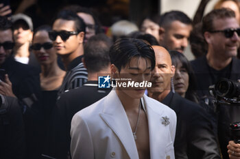 2024-09-21 - Choi San arrives at the Dolce & Gabbana fashion show during the Milan Womenswear Spring/Summer 2025 on September 21, 2024 in Milan, Italy. ©Photo: Cinzia Camela. - DOLCE & GABBANA - ARRIVALS - MILAN FASHION WEEK - WOMENSWEAR SPRING/SUMMER 2025 - NEWS - FASHION