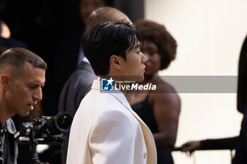 2024-09-21 - Choi San arrives at the Dolce & Gabbana fashion show during the Milan Womenswear Spring/Summer 2025 on September 21, 2024 in Milan, Italy. ©Photo: Cinzia Camela. - DOLCE & GABBANA - ARRIVALS - MILAN FASHION WEEK - WOMENSWEAR SPRING/SUMMER 2025 - NEWS - FASHION