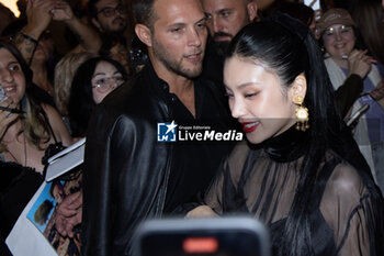 2024-09-21 - Yeji is seen departing the Dolce & Gabbana after party on September 21, 2024, in Milan, Italy. ©Photo: Cinzia Camela. - DOLCE & GABBANA AFTER PARTY AT MARTINI BAR - NEWS - FASHION