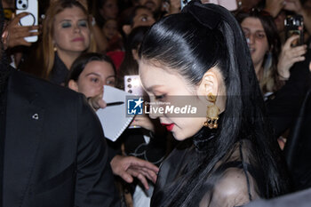 2024-09-21 - Yeji is seen departing the Dolce & Gabbana after party on September 21, 2024, in Milan, Italy. ©Photo: Cinzia Camela. - DOLCE & GABBANA AFTER PARTY AT MARTINI BAR - NEWS - FASHION