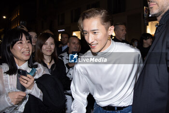 2024-09-21 - A guest is seen departing the Dolce & Gabbana after party on September 21, 2024, in Milan, Italy. ©Photo: Cinzia Camela. - DOLCE & GABBANA AFTER PARTY AT MARTINI BAR - NEWS - FASHION