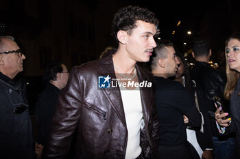 2024-09-21 - A guest is seen arriving at the Dolce & Gabbana after party on September 21, 2024, in Milan, Italy. ©Photo: Cinzia Camela. - DOLCE & GABBANA AFTER PARTY AT MARTINI BAR - NEWS - FASHION