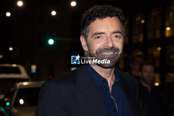 2024-09-21 - Alberto Matano is seen departing the Dolce & Gabbana after party on September 21, 2024, in Milan, Italy. ©Photo: Cinzia Camela. - DOLCE & GABBANA AFTER PARTY AT MARTINI BAR - NEWS - FASHION