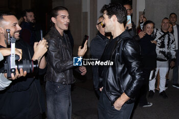 2024-09-21 - Roberto Bolle is seen departing the Dolce & Gabbana after party on September 21, 2024, in Milan, Italy. ©Photo: Cinzia Camela. - DOLCE & GABBANA AFTER PARTY AT MARTINI BAR - NEWS - FASHION