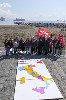 2024-03-14 - A stop in Naples by the CGIL union camper van against the differentiated autonomy proposed by the Minister for the Regions Roberto Calderoli, with the presence of the President of the Campania region Vincenzo De Luca. - THE FLC CAMPER VAN WITH VINCENZO DE LUCA - NEWS - POLITICS