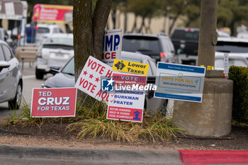 2024-11-05 - Signs greet voters outside a polling place on the last day of the early voting period ahead of the Nov. 5 General Election. - VOTING DAY - UNITED STATES PRESIDENTIAL ELECTION IN TEXAS - NEWS - POLITICS