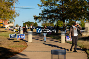 2024-11-05 - Voters head to the entrance of a polling place in the final hours of voting in the US General Election. Voters across the state capital area were met with short lines at most polling places throughout the day, as more than 9 million Texans took advantage of the state’s ease of early voting ahead of Election Day. - VOTING DAY - UNITED STATES PRESIDENTIAL ELECTION IN TEXAS - NEWS - POLITICS