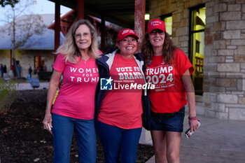 2024-11-05 - A group of supporters of Republican Presidential candidate Donald J. Trump speak with voters outside a polling place in the final hour of Election Day voting. - VOTING DAY - UNITED STATES PRESIDENTIAL ELECTION IN TEXAS - NEWS - POLITICS