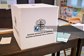 2024-02-25 - Urna e Scheda elettorale Elezioni consiglio regionale Sardegna - ELEZIONI CONSIGLIO REGIONALE SARDEGNA - REPORTAGE - POLITICS
