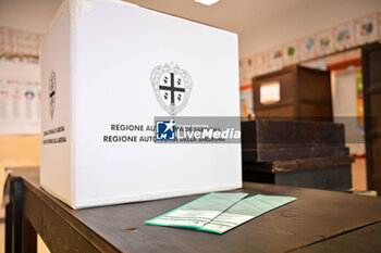 2024-02-25 - Urna e Scheda elettorale Elezioni consiglio regionale Sardegna - ELEZIONI CONSIGLIO REGIONALE SARDEGNA - REPORTAGE - POLITICS
