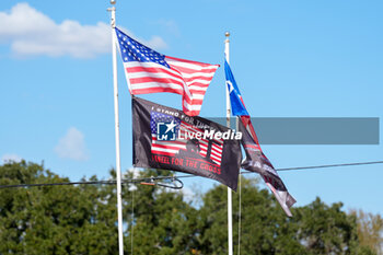 2024-10-29 - Residents display political signs and slogans as early voting is underway in the U.S. Presidential Election - UNITED STATES PRESIDENTIAL ELECTION - EARLY VOTING SCENES IN TEXAS - REPORTAGE - POLITICS